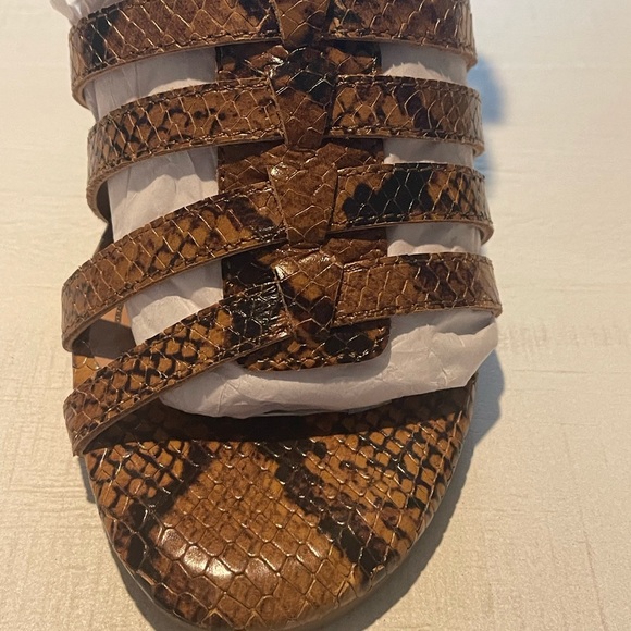 Vionic Brand New In Box-Sz-7.5 - Picture 11 of 14